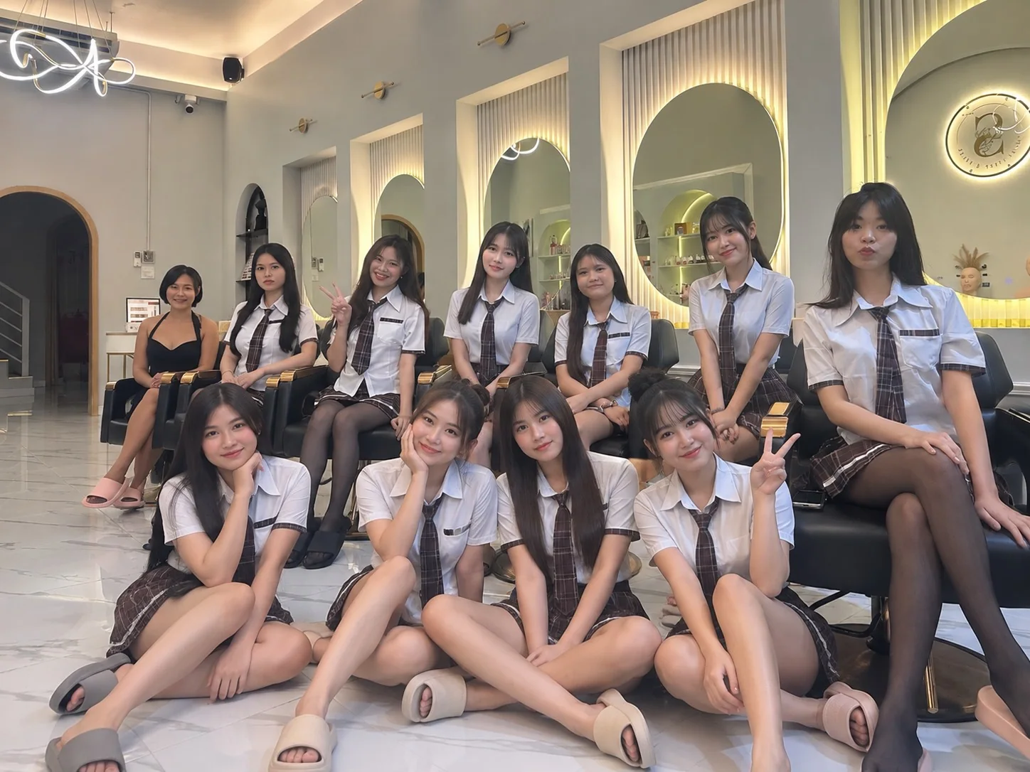 파타야 이발소 관리사 단체사진