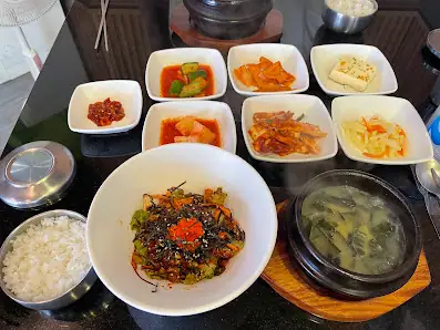 수북한 돼지국밥 기장미역국