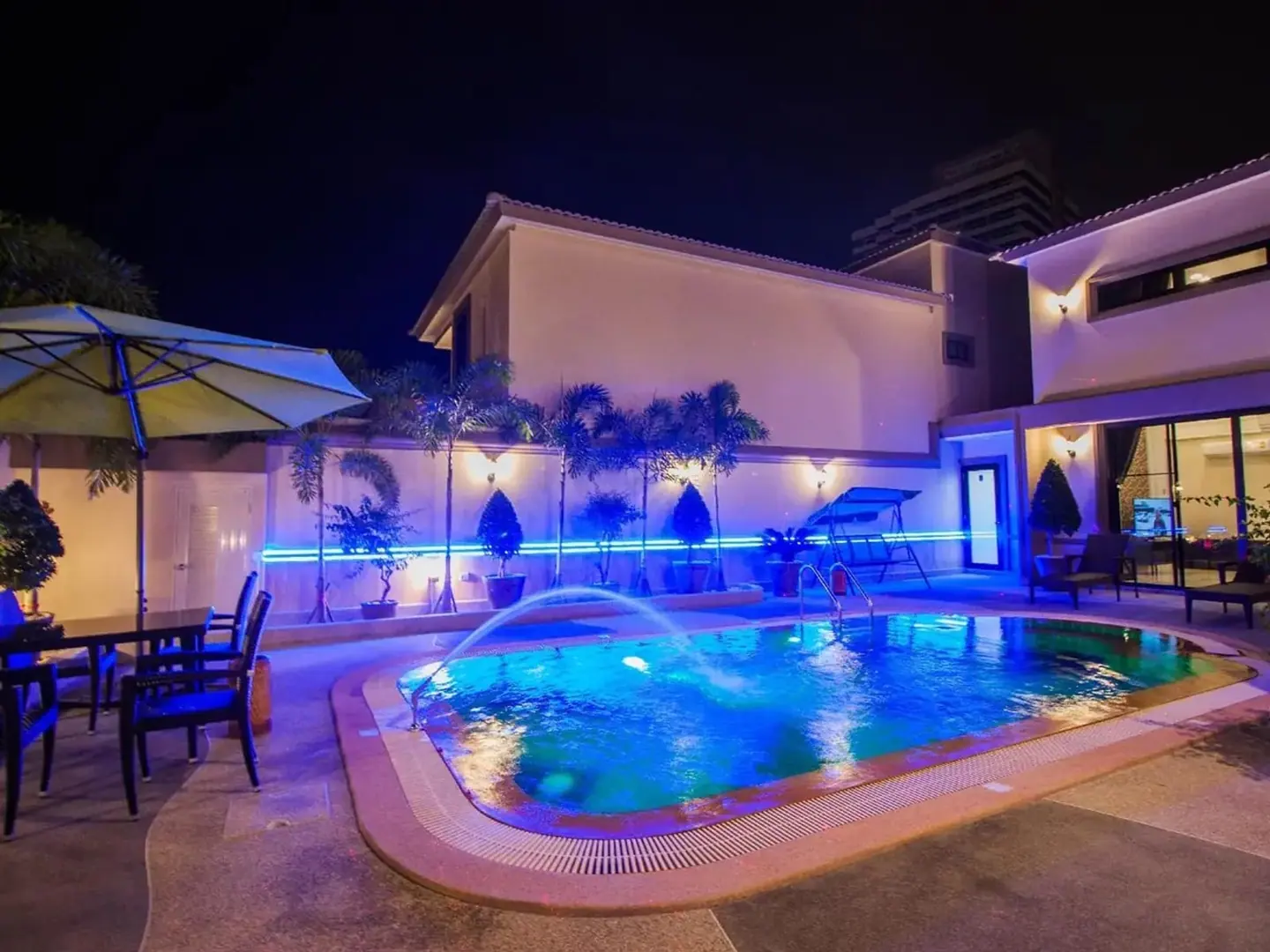 Top Pool Villa Pattaya